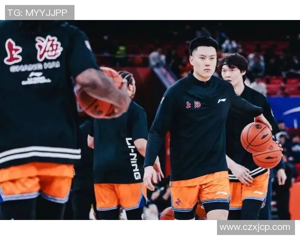 上海男篮与浙江男篮激战正酣谁能在这场对决中笑到最后